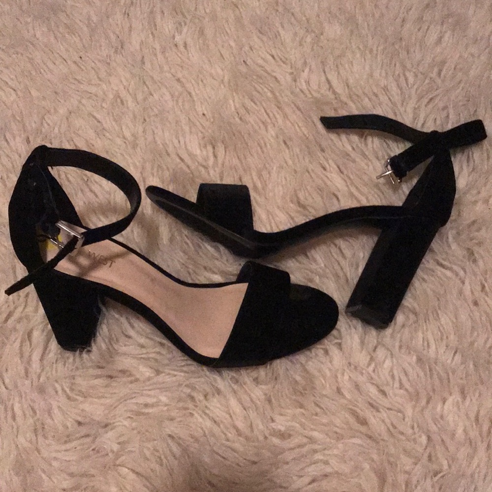 BRAND NEW Nine West Suede Heels